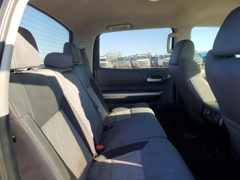 2015 TOYOTA TUNDRA CREWMAX SR5  