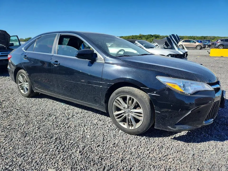 2016 TOYOTA CAMRY SE  