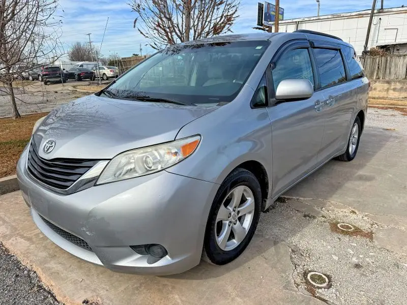 2011 TOYOTA SIENNA LE  