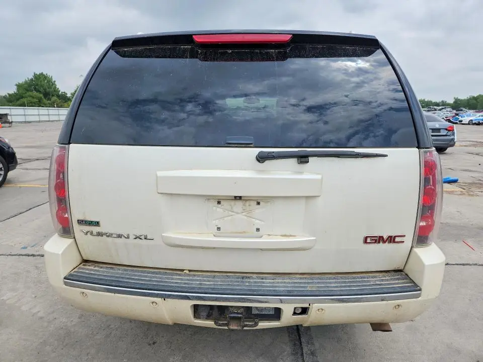 2011 GMC YUKON XL DENALI  