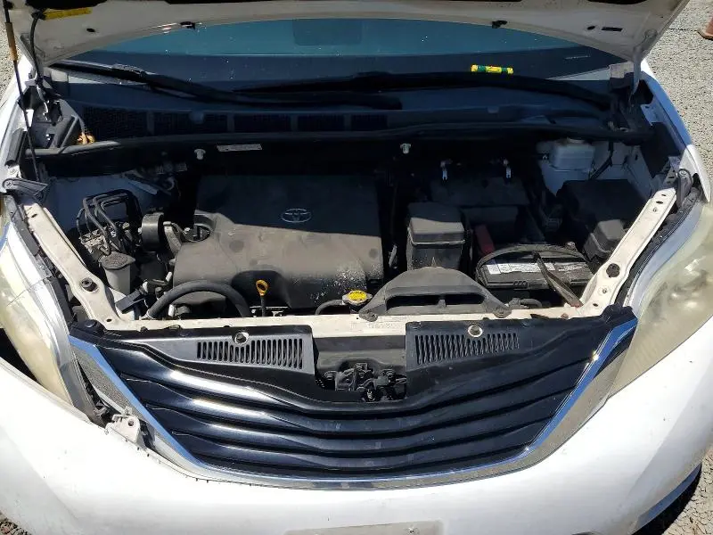 2012 TOYOTA SIENNA LE  