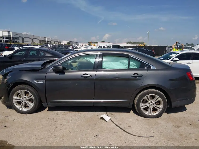 2018 FORD TAURUS SE