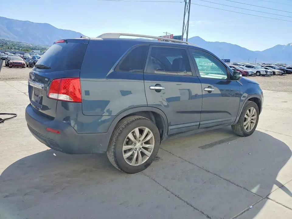 2011 KIA SORENTO LX  