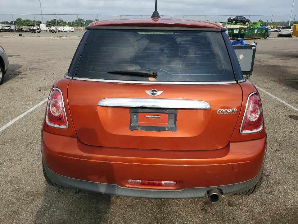 2011 MINI COOPER   