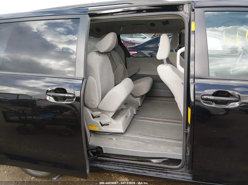 2014 TOYOTA SIENNA LE V6 8 PASSENGER