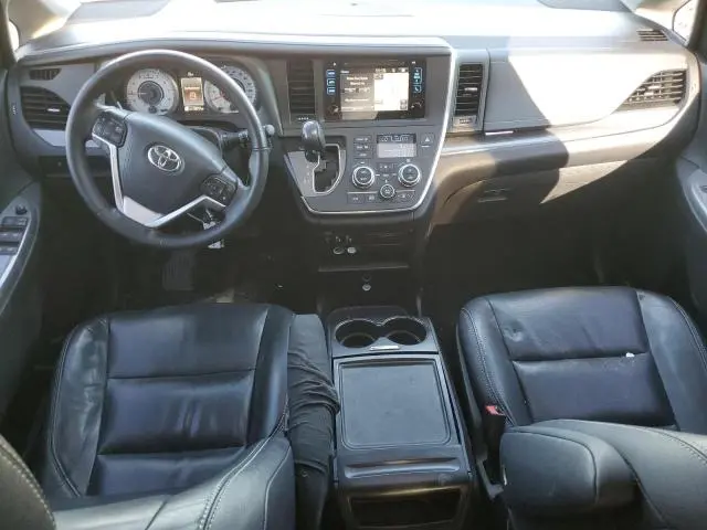 2016 TOYOTA SIENNA SE  