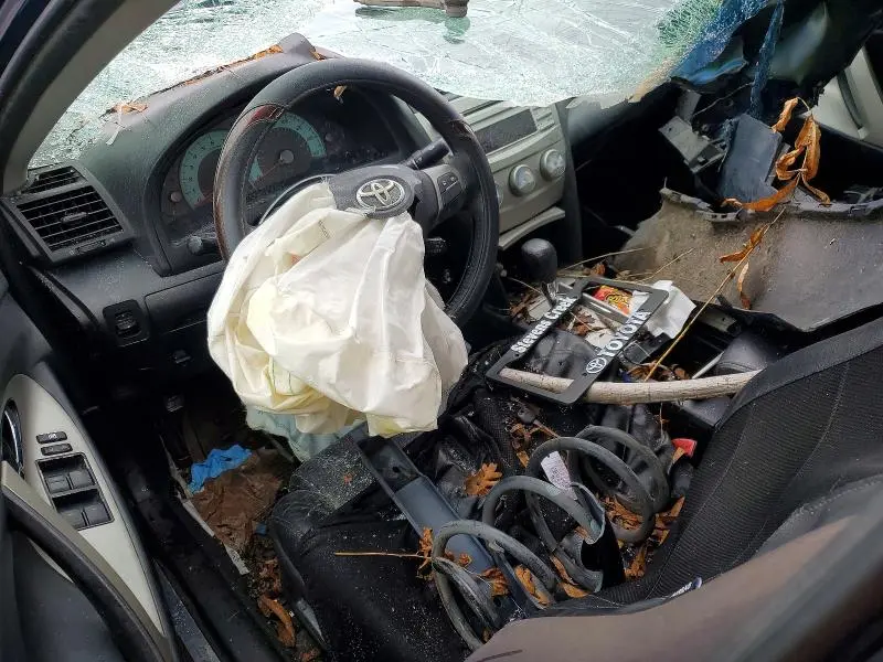 2011 TOYOTA CAMRY SE  