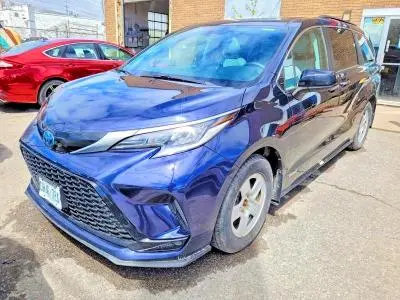 2021 TOYOTA SIENNA LE  