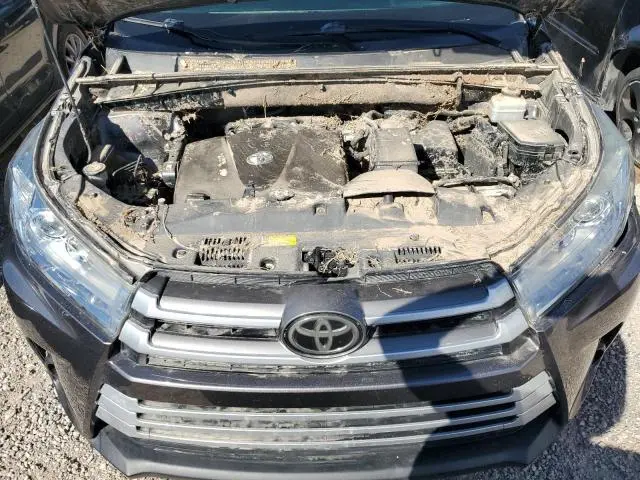 2018 TOYOTA HIGHLANDER LE  