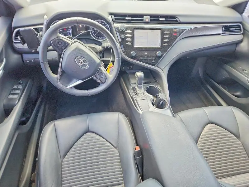 2019 TOYOTA CAMRY SE  