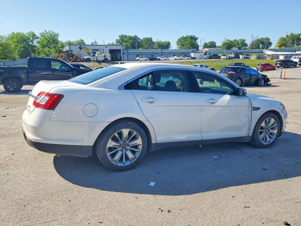 2011 FORD TAURUS LIMITED  