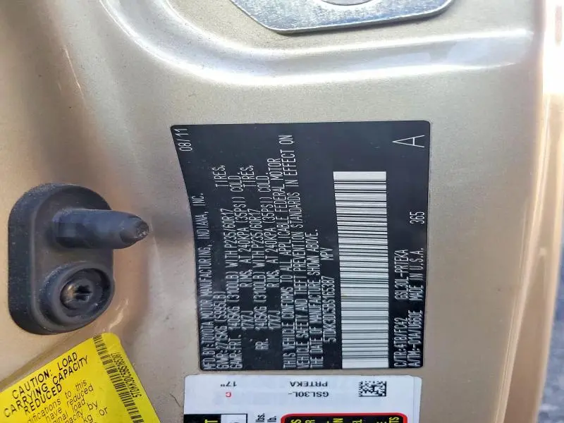 2011 TOYOTA SIENNA LE 8-PASSENGER  