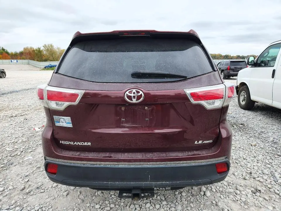 2015 TOYOTA HIGHLANDER LE  