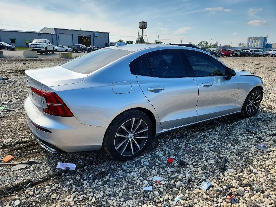 2022 VOLVO S60 B5 MOMENTUM  
