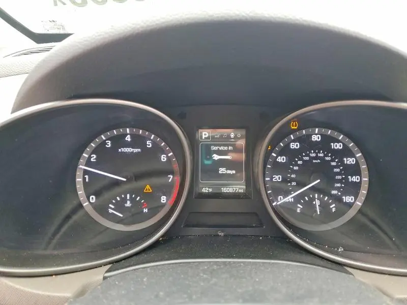 2017 HYUNDAI SANTA FE SE  