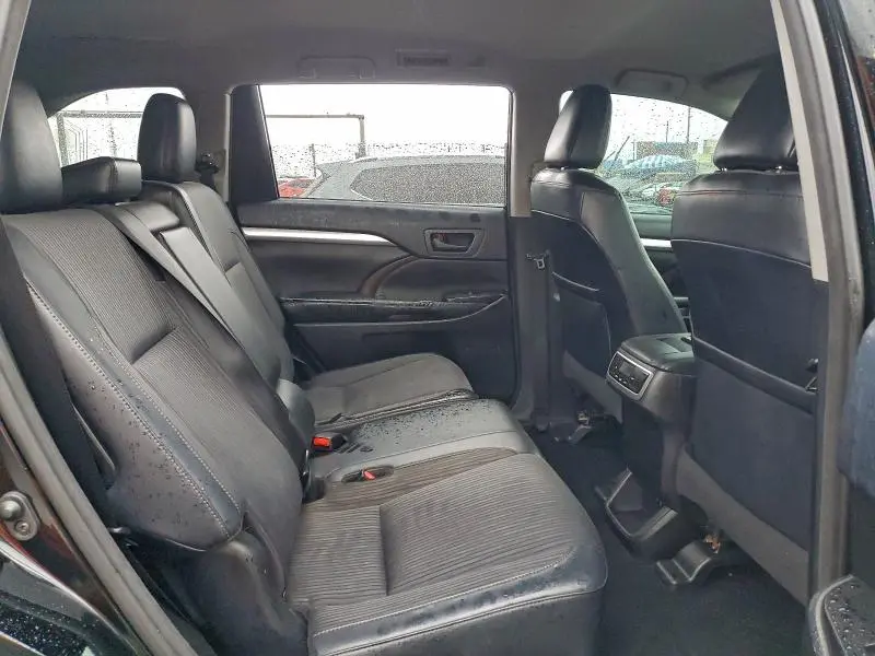 2018 TOYOTA HIGHLANDER LE  