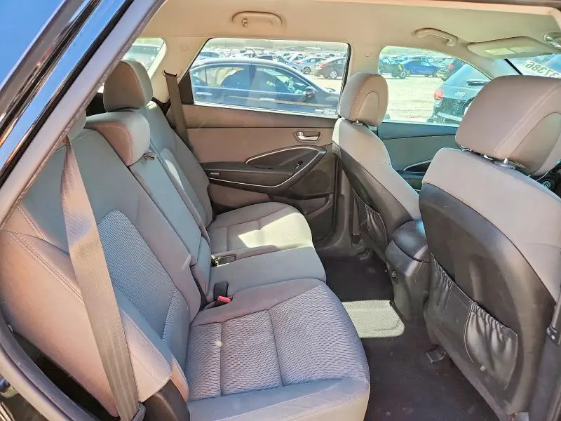 2018 HYUNDAI SANTA FE SE  