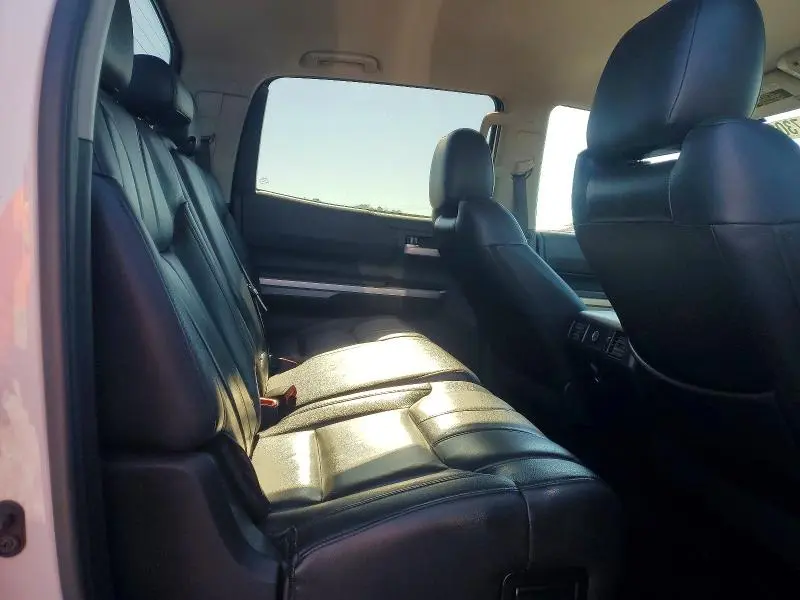 2017 TOYOTA TUNDRA SR5  