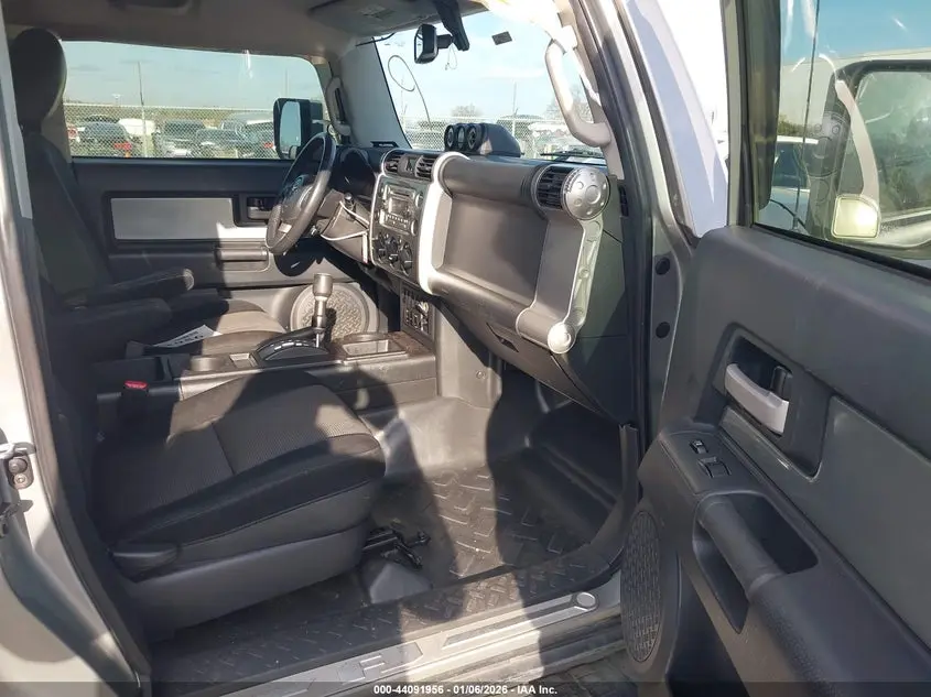 2011 TOYOTA FJ CRUISER  