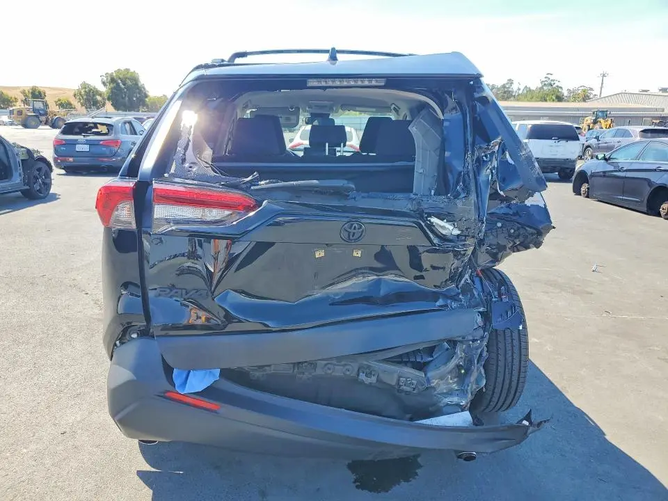 2019 TOYOTA RAV4 LE  