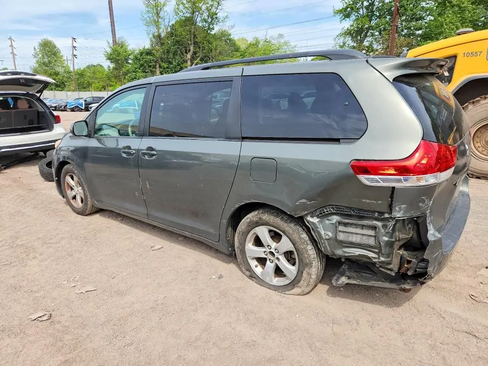 2011 TOYOTA SIENNA LE  