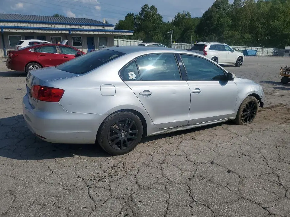 2011 VOLKSWAGEN JETTA SE  