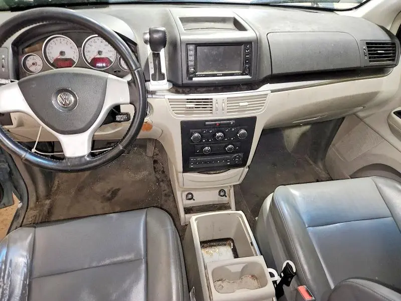 2010 VOLKSWAGEN ROUTAN SE  