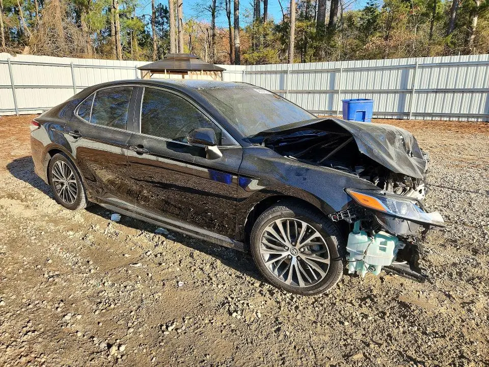 2018 TOYOTA CAMRY SE  