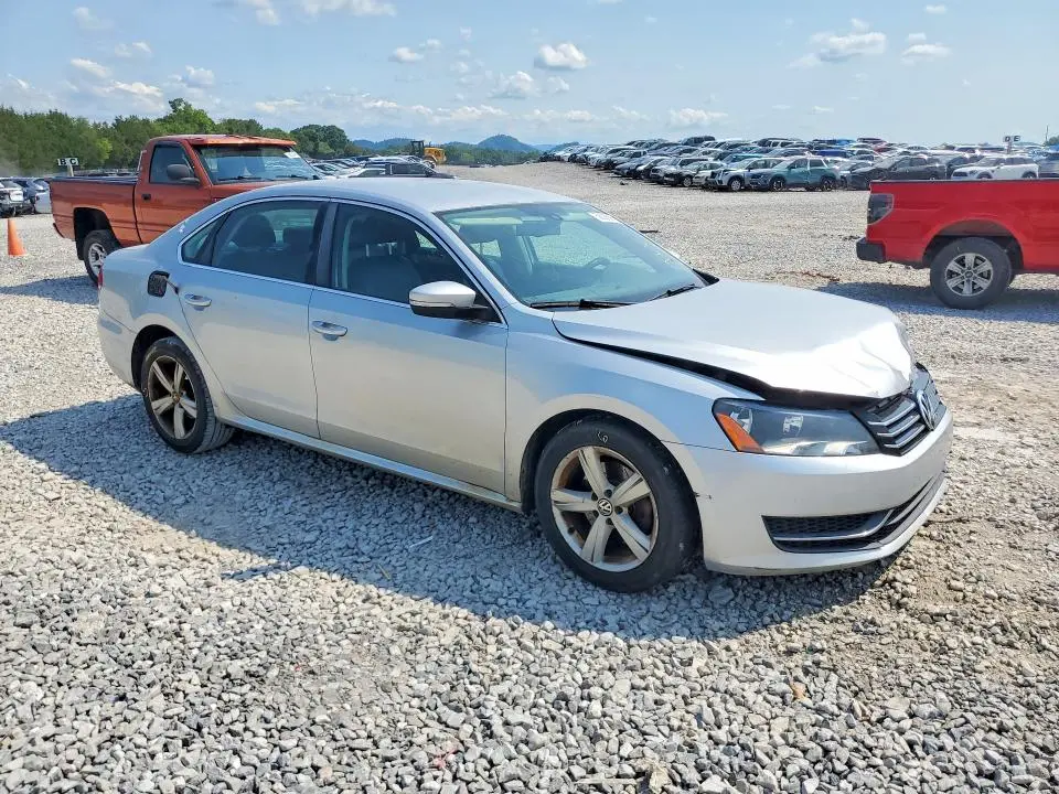 2013 VOLKSWAGEN PASSAT SE  