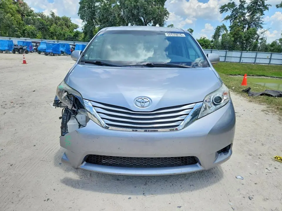 2017 TOYOTA SIENNA LE  