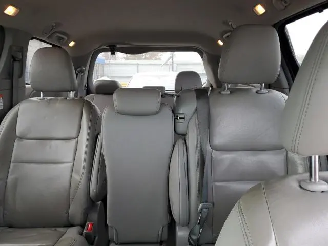2019 TOYOTA SIENNA XLE  