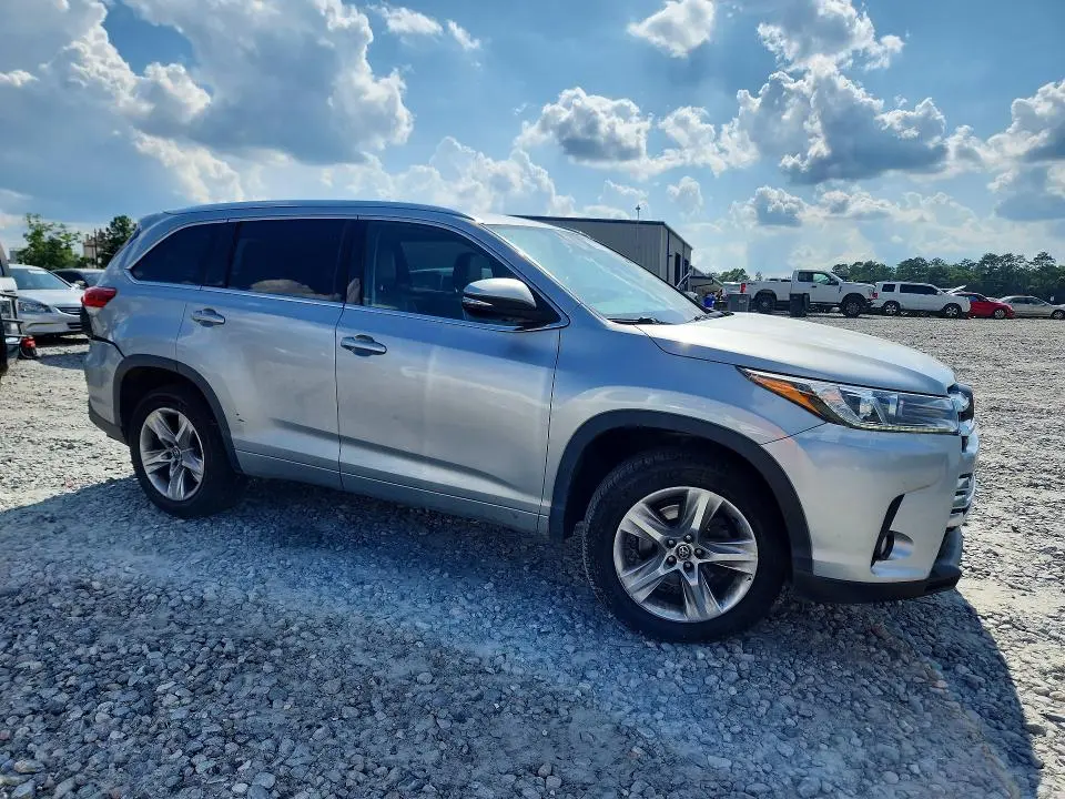 2017 TOYOTA HIGHLANDER LIMITED  