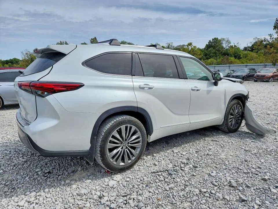 2022 TOYOTA HIGHLANDER PLATINUM  