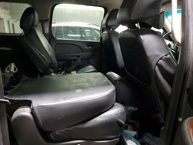 2011 CHEVROLET SUBURBAN K1500 LT  