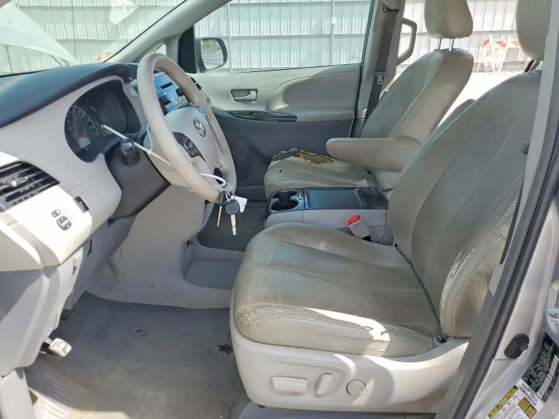 2012 TOYOTA SIENNA LE 8-PASSENGER  