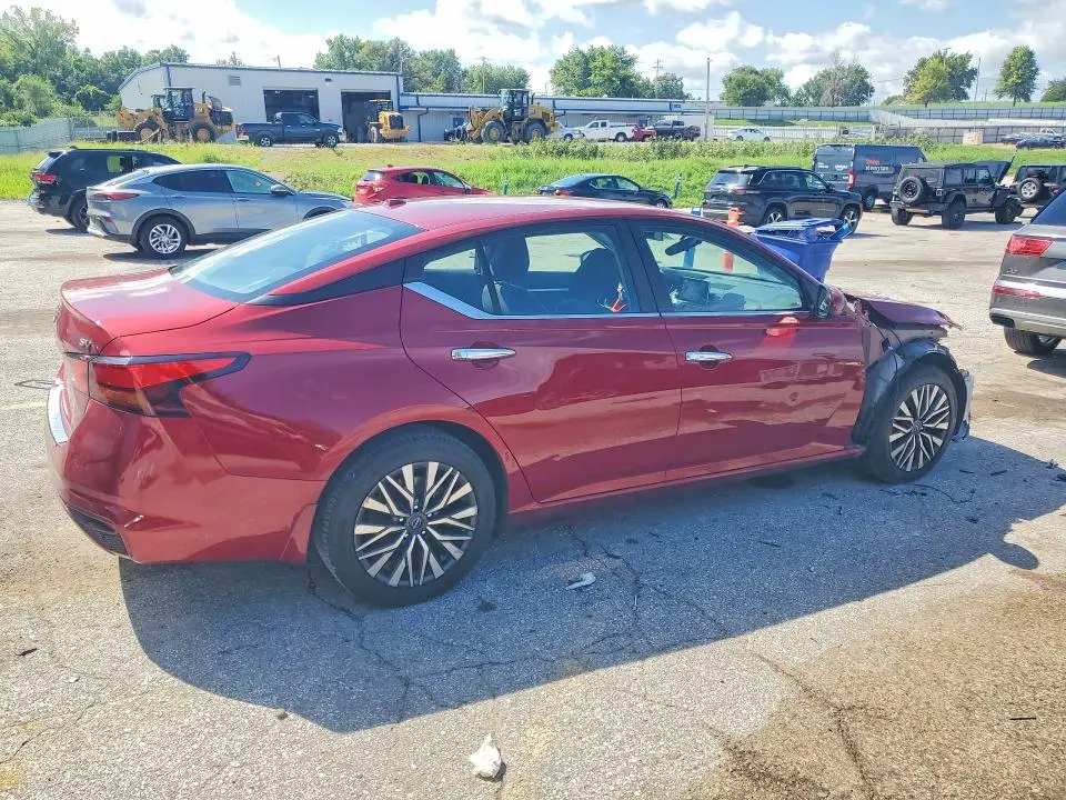 2023 NISSAN ALTIMA SV  