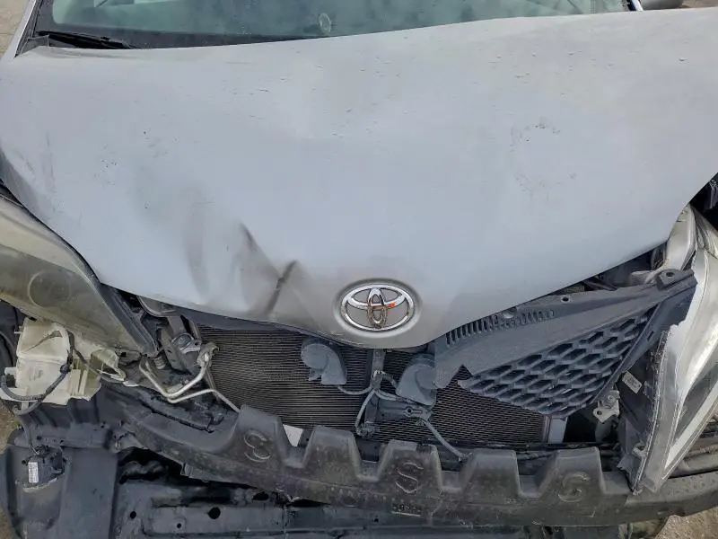 2015 TOYOTA SIENNA SPORT  