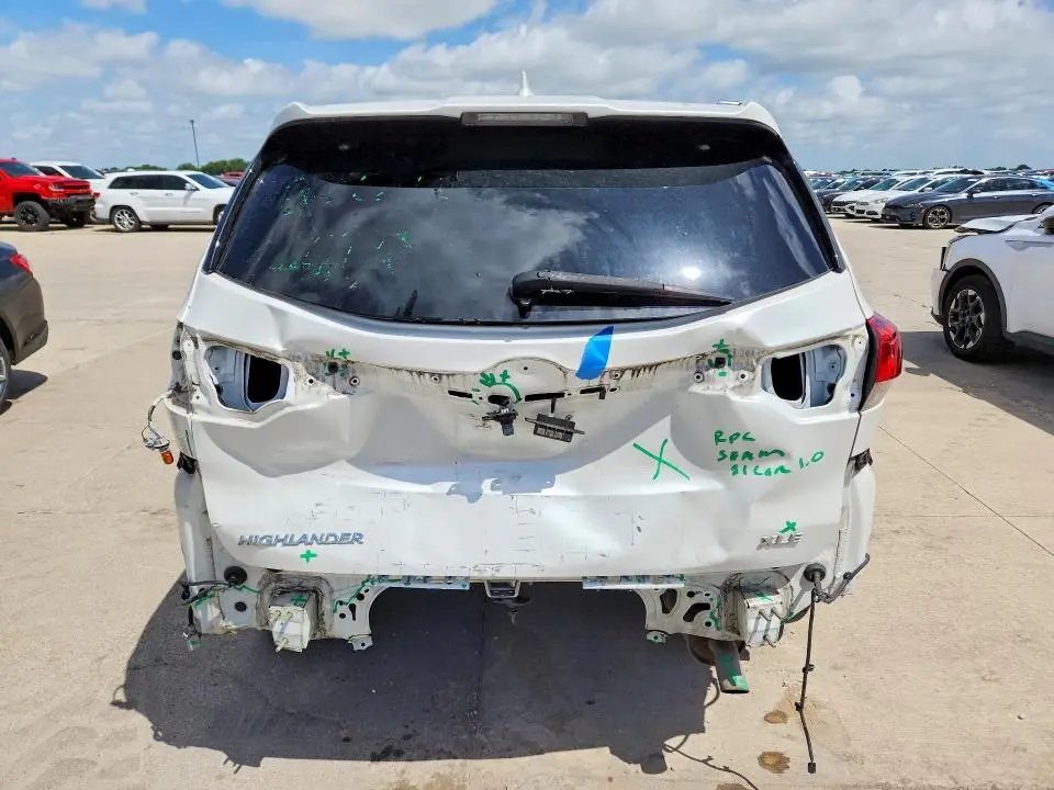 2019 TOYOTA HIGHLANDER XLE  