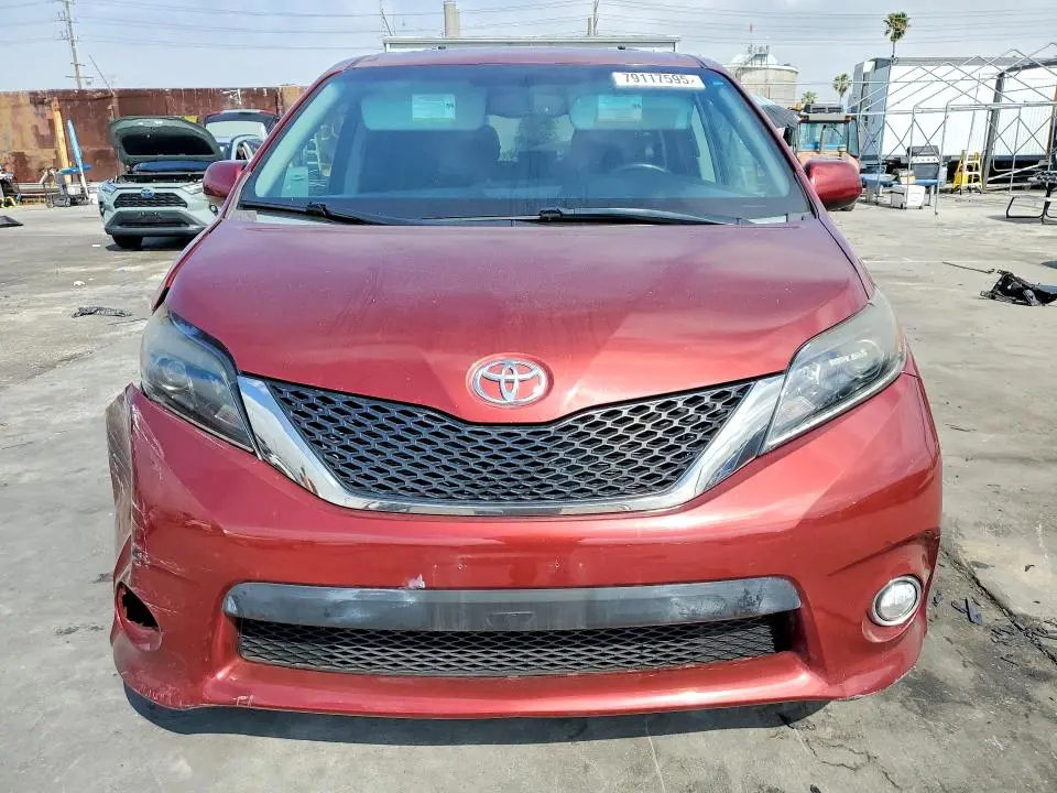 2015 TOYOTA SIENNA SE PREMIUM 8-PASSENGER  