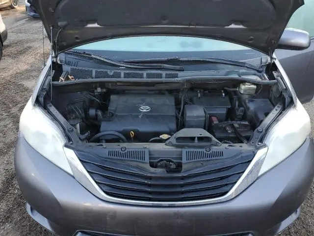 2012 TOYOTA SIENNA LE  