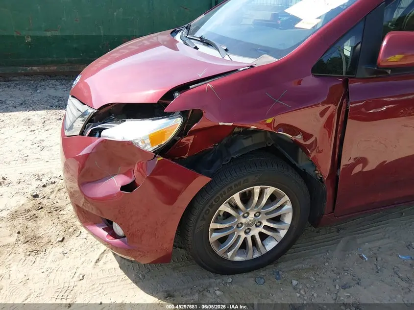 2013 TOYOTA SIENNA XLE V6 8 PASSENGER