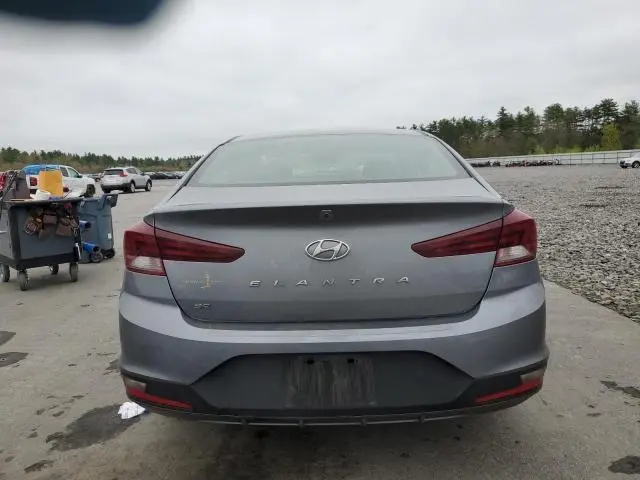 2019 HYUNDAI ELANTRA SE  