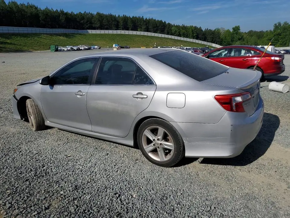 2014 TOYOTA CAMRY SE  
