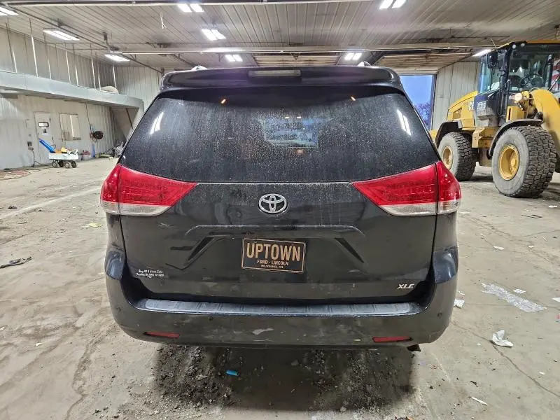 2014 TOYOTA SIENNA XLE  