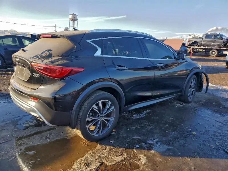 2017 INFINITI QX30 BASE  
