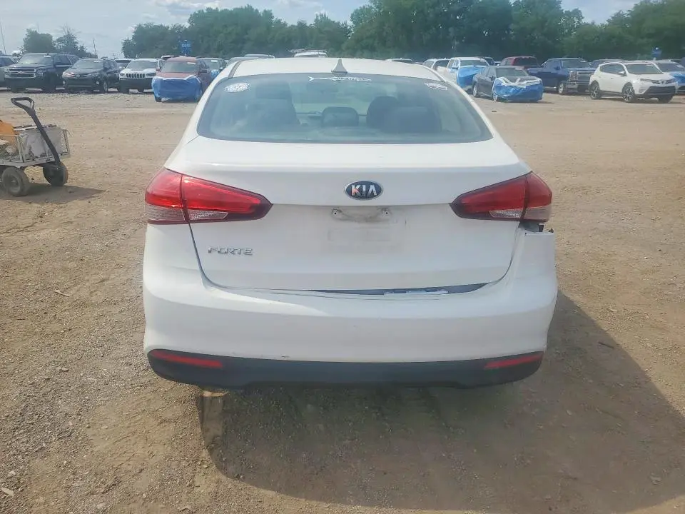 2017 KIA FORTE LX  