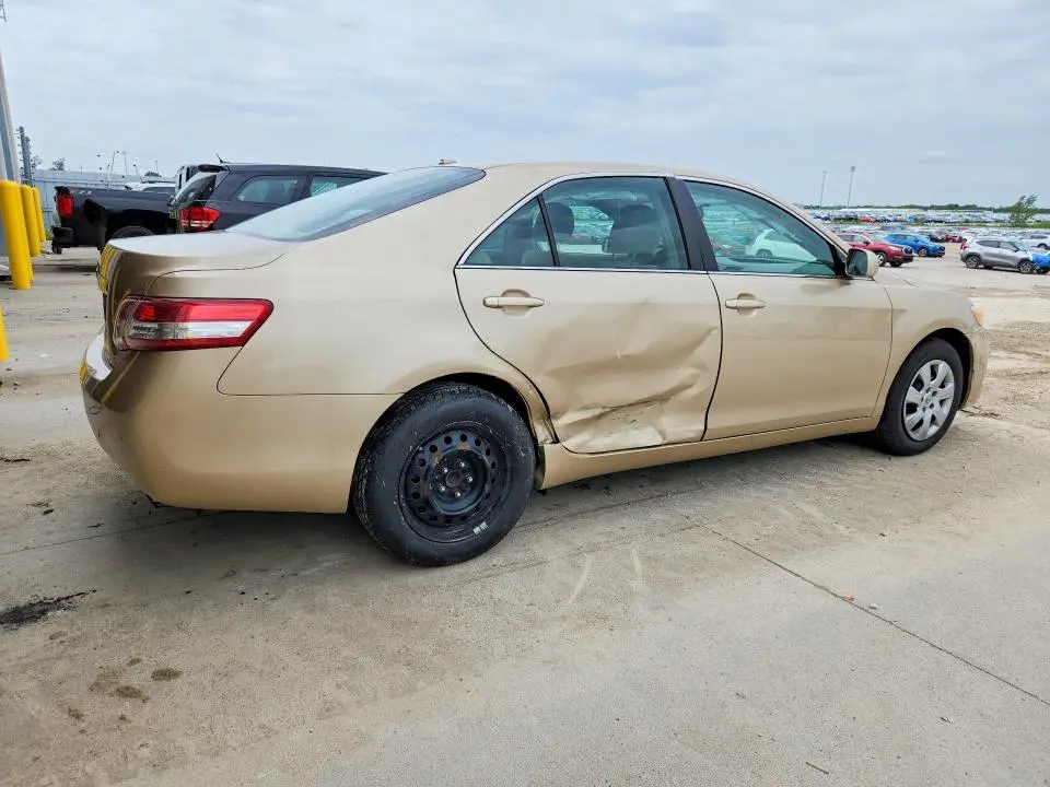 2011 TOYOTA CAMRY LE  