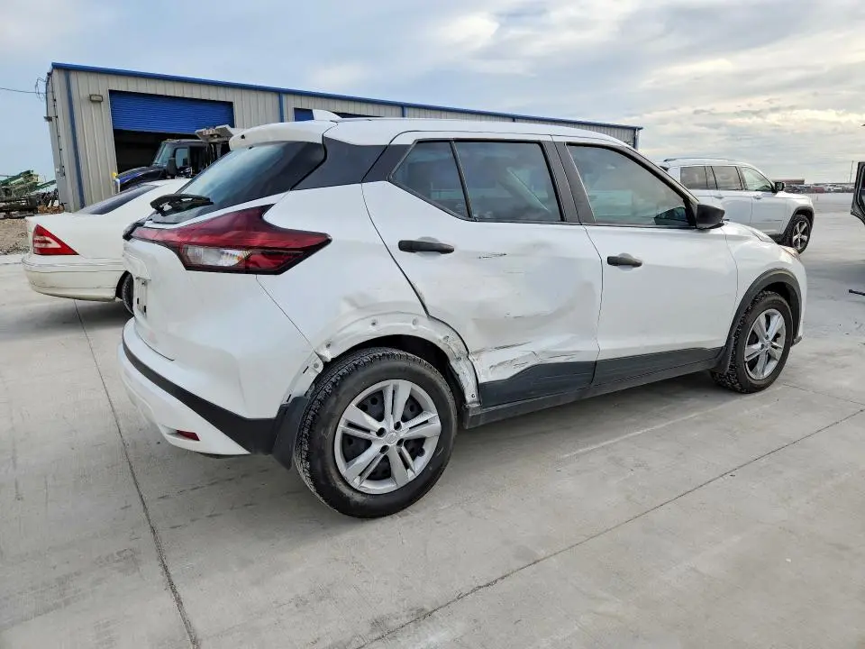 2024 NISSAN KICKS S  
