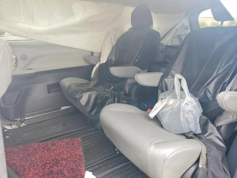 2022 TOYOTA SIENNA XLE  