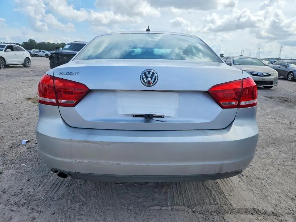2012 VOLKSWAGEN PASSAT S  